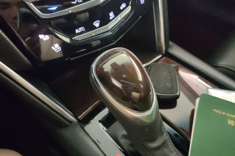 Used Cadillac XTS 2016 28T Luxury Model Gear Lever