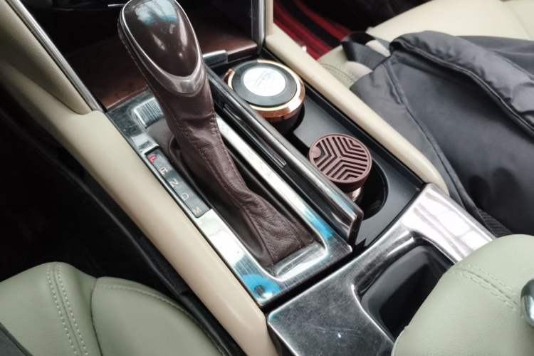 Used Cadillac XTS 2016 28T Tech Edition Gear Lever