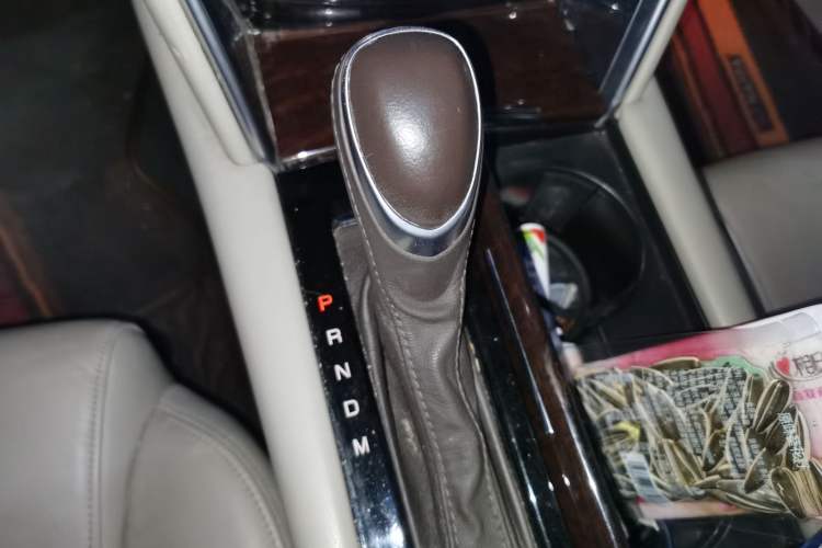 Used Cadillac XTS 2016 28T Tech Edition Gear Lever
