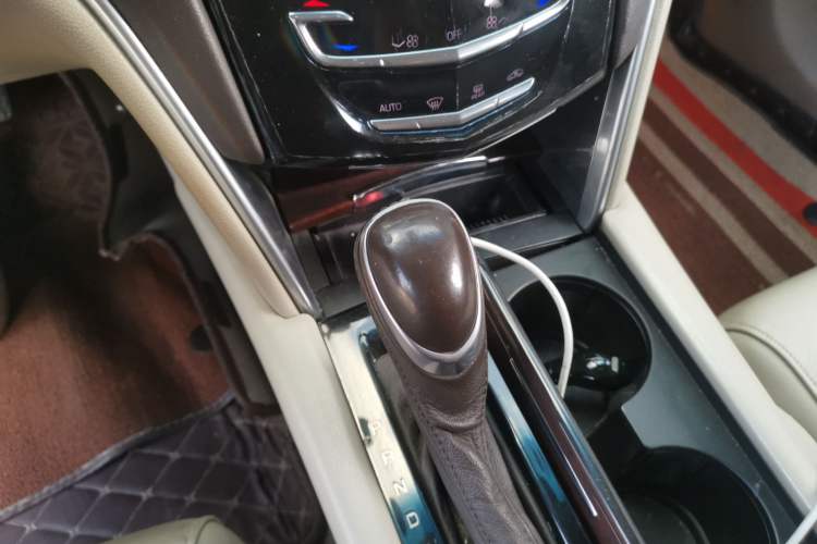 Used Cadillac XTS 2016 28T Tech Edition Gear Lever