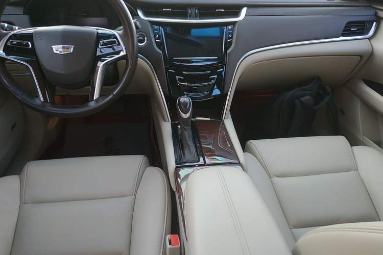 Used Cadillac XTS 2016 28T Tech Edition Gear Lever