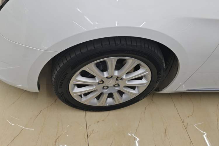Used Cadillac XTS 2016 28T Luxury Model Left Front Wheel Hub