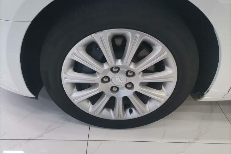 Used Cadillac XTS 2016 28T Tech Edition Left Front Wheel Hub