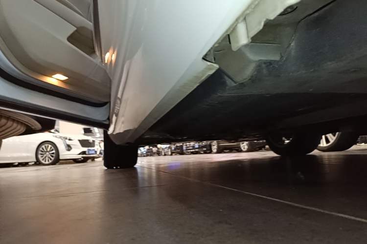 Used Cadillac XTS 2016 28T Tech Edition Left Side Sill