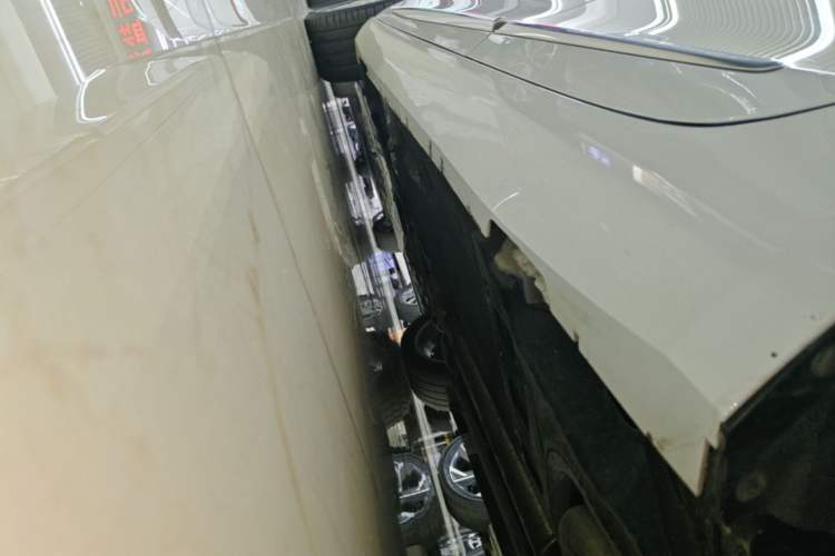 Used Cadillac XTS 2016 28T Luxury Model Left Side Sill