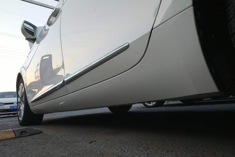 Used Cadillac XTS 2016 28T Tech Edition Left Side Sill