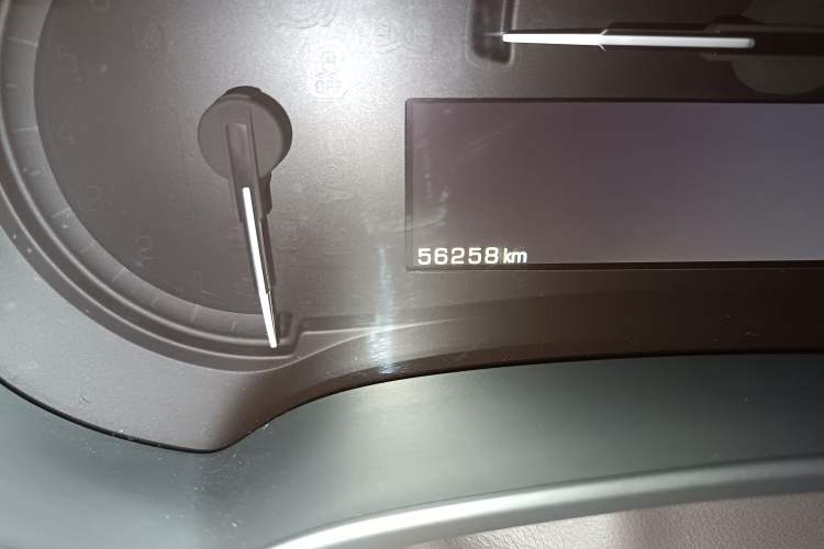 Used Cadillac XTS 2016 28T Tech Edition Odometer Close Up