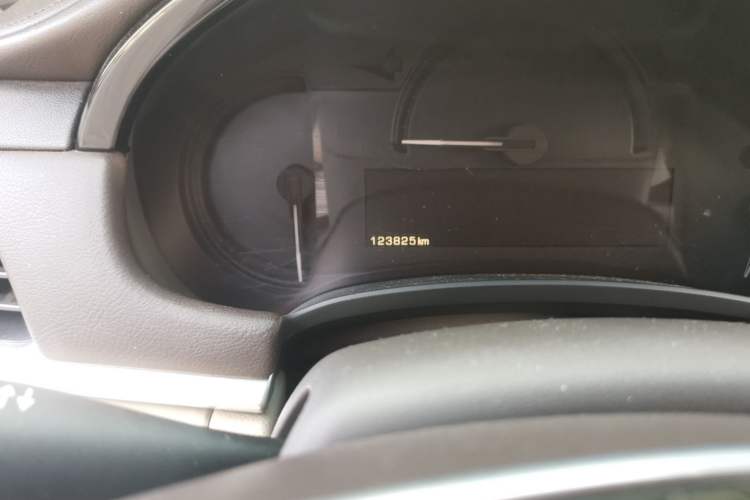 Used Cadillac XTS 2016 28T Tech Edition Odometer Close Up