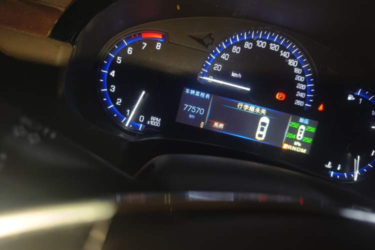 Used Cadillac XTS 2016 28T Elite Edition Odometer Close Up