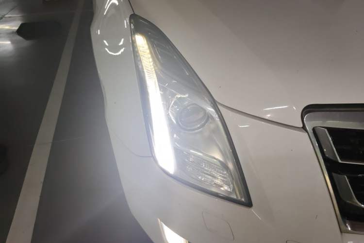 Used Cadillac XTS 2016 28T Elite Edition Right Front Headlight