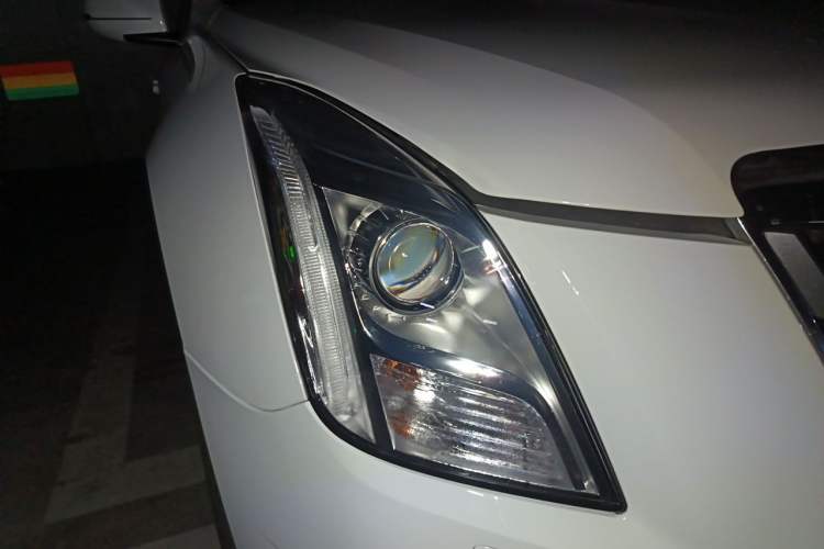 Used Cadillac XTS 2016 28T Tech Edition Right Front Headlight