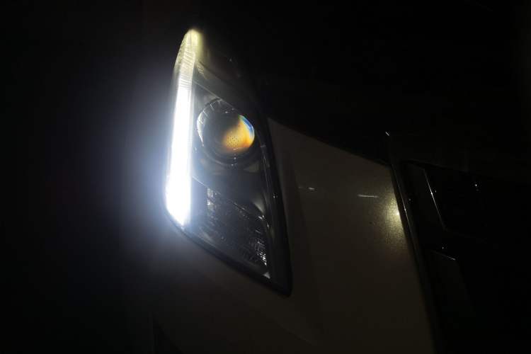 Used Cadillac XTS 2016 28T Elite Edition Right Front Headlight