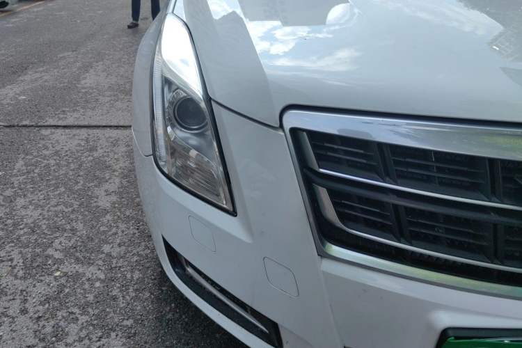 Used Cadillac XTS 2016 28T Tech Edition Right Front Headlight
