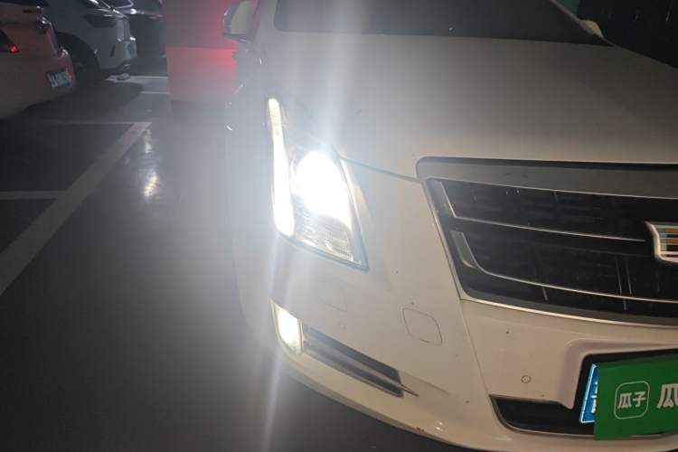 Used Cadillac XTS 2016 28T Luxury Model Right Front Headlight
