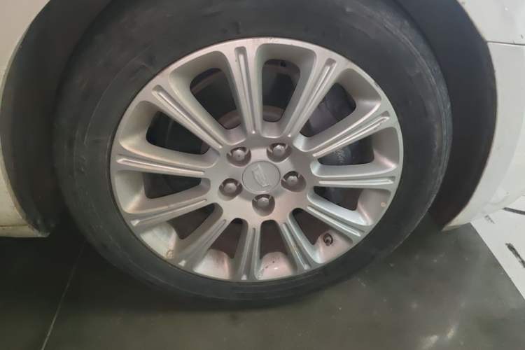 Used Cadillac XTS 2016 28T Elite Edition Right Front Wheel Hub