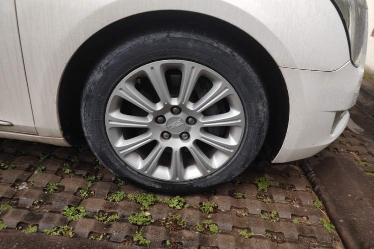Used Cadillac XTS 2016 28T Elite Edition Right Front Wheel Hub