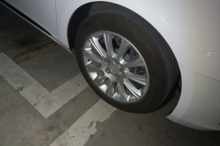 Used Cadillac XTS 2016 28T Tech Edition Right Front Wheel Hub