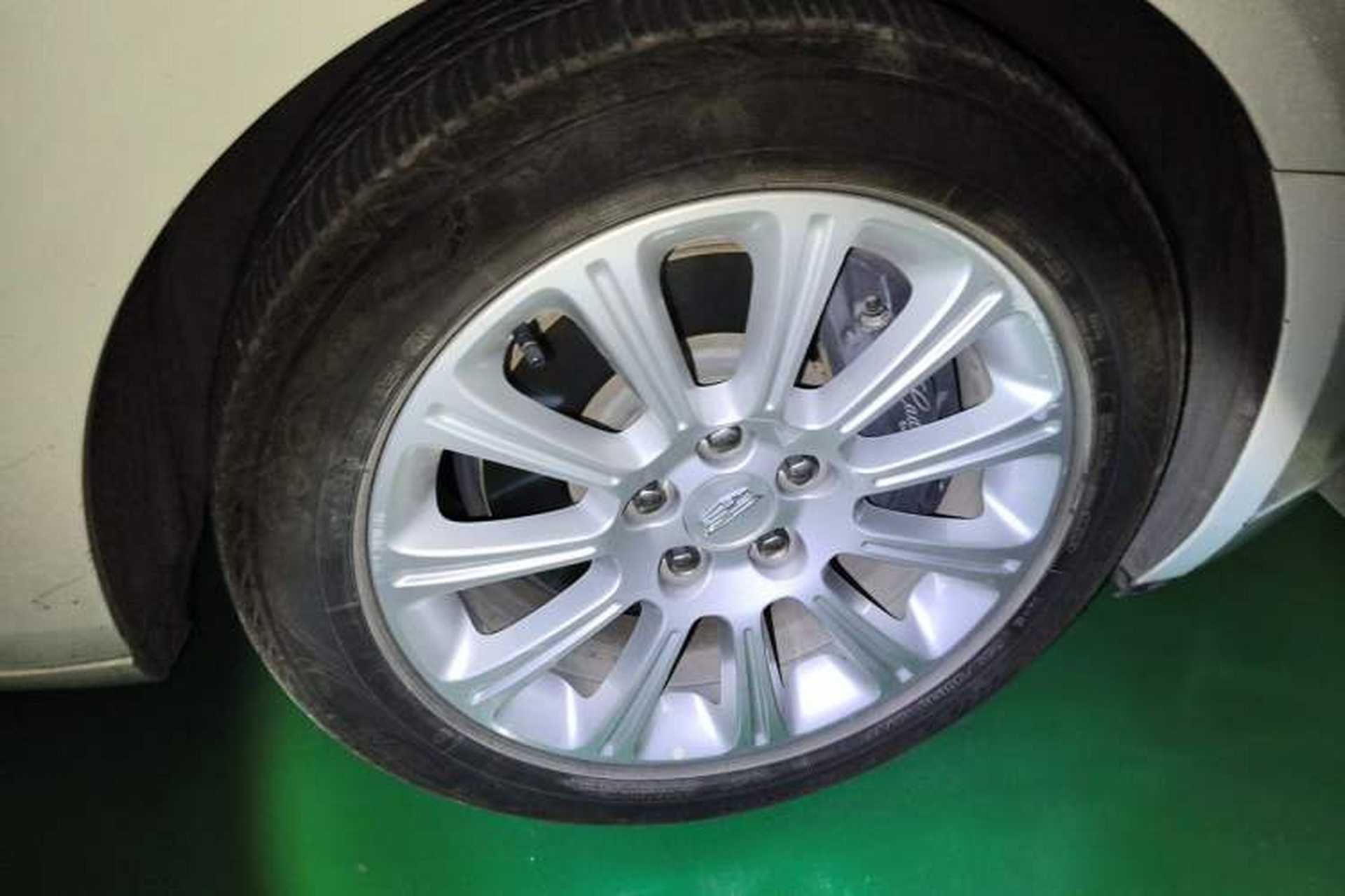Used Cadillac XTS 2016 28T Luxury Model Right Front Wheel Hub