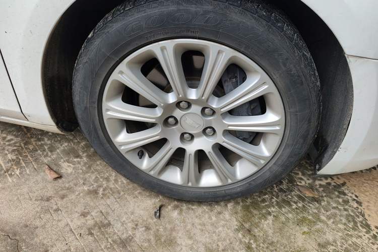 Used Cadillac XTS 2016 28T Elite Edition Right Front Wheel Hub