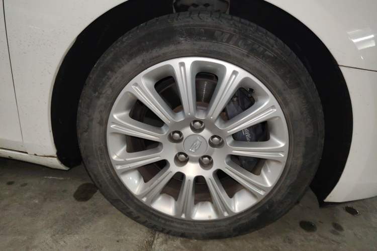 Used Cadillac XTS 2016 28T Elite Edition Right Front Wheel Hub