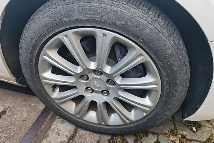 Used Cadillac XTS 2016 28T Elite Edition Right Front Wheel Hub