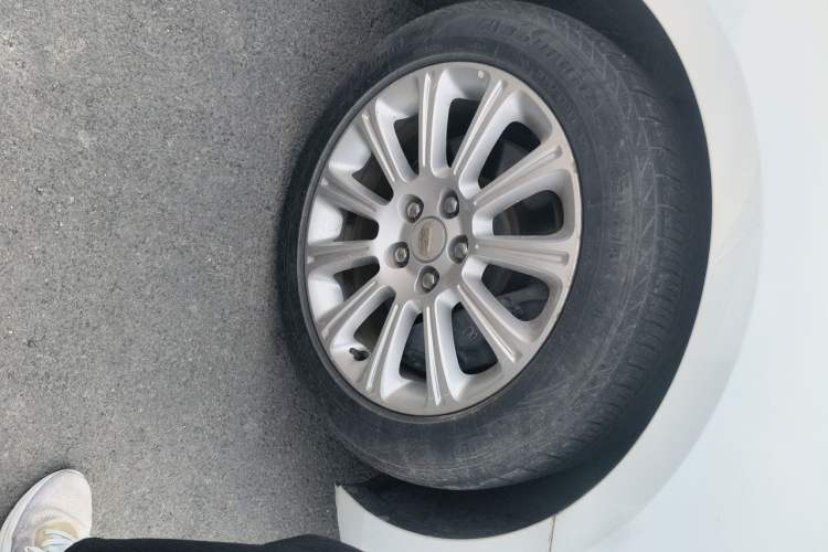 Used Cadillac XTS 2016 28T Tech Edition Right Front Wheel Hub