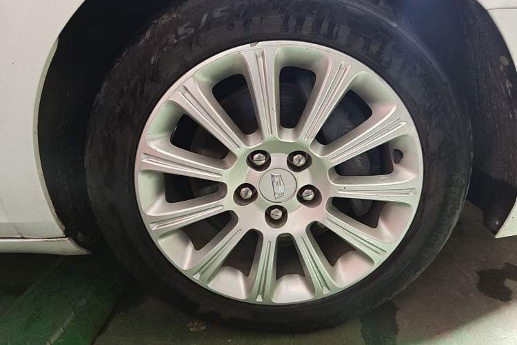 Used Cadillac XTS 2016 28T Tech Edition Right Front Wheel Hub