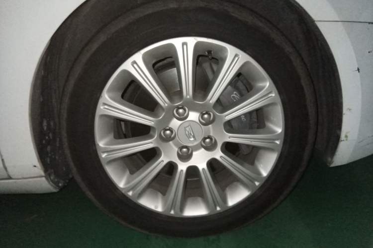 Used Cadillac XTS 2016 28T Elite Edition Right Front Wheel Hub