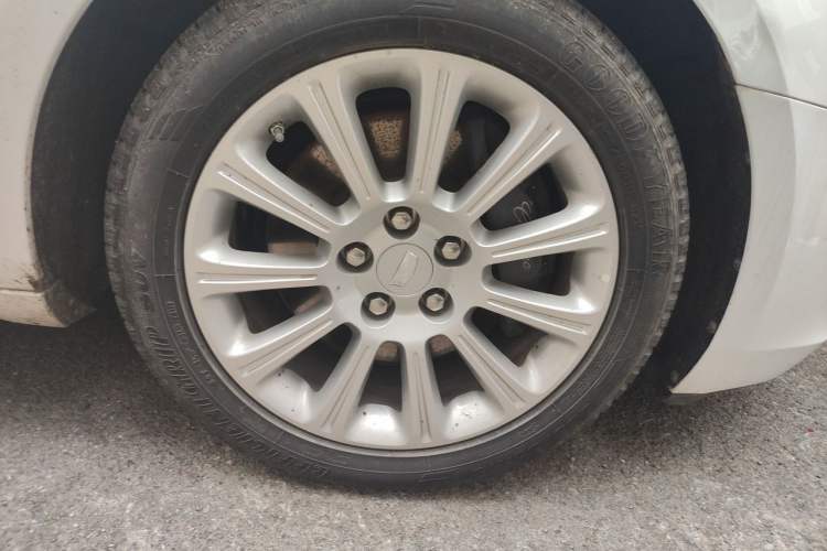 Used Cadillac XTS 2016 28T Tech Edition Right Front Wheel Hub