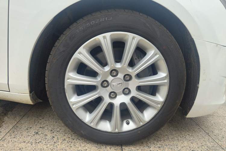 Used Cadillac XTS 2016 28T Elite Edition Right Front Wheel Hub