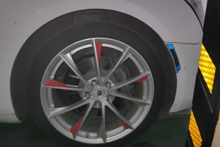 Used Cadillac XTS 2016 28T Tech Edition Right Front Wheel Hub
