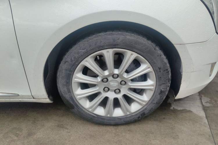 Used Cadillac XTS 2016 28T Elite Edition Right Front Wheel Hub