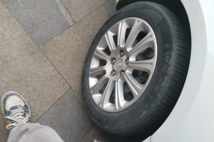 Used Cadillac XTS 2016 28T Tech Edition Right Front Wheel Hub