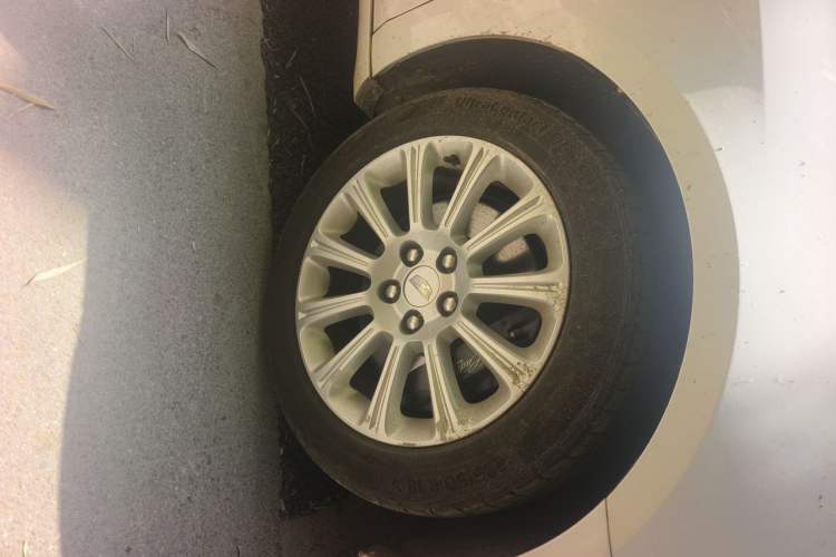 Used Cadillac XTS 2016 28T Tech Edition Right Front Wheel Hub