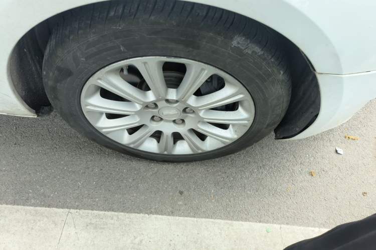 Used Cadillac XTS 2016 28T Luxury Model Right Front Wheel Hub