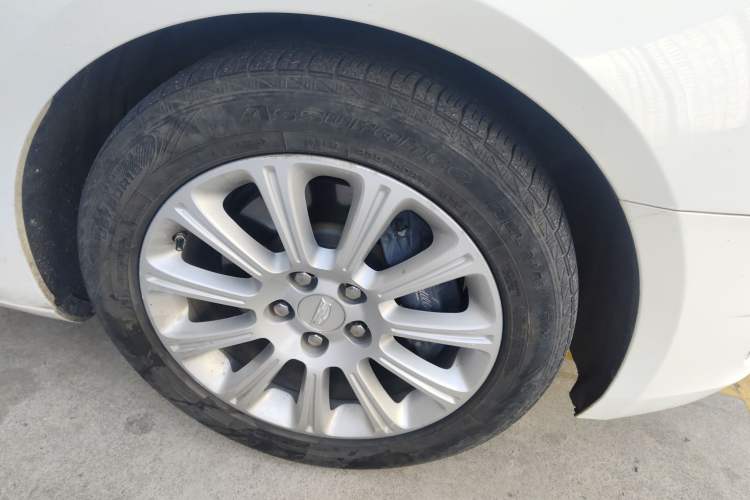 Used Cadillac XTS 2016 28T Luxury Model Right Front Wheel Hub