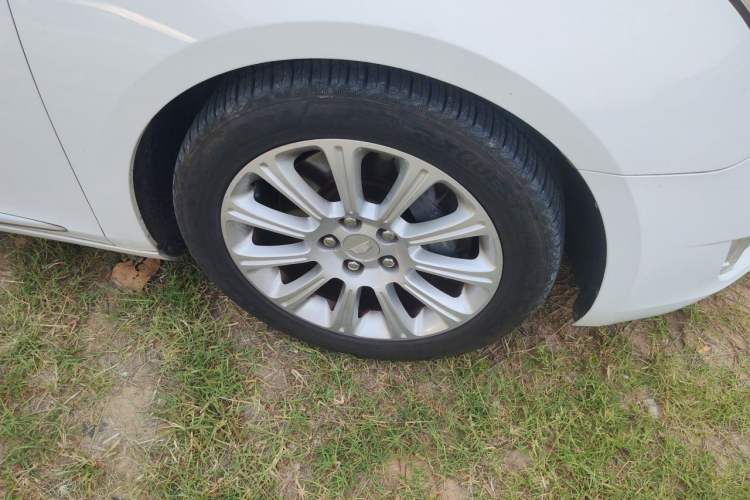 Used Cadillac XTS 2016 28T Luxury Model Right Front Wheel Hub