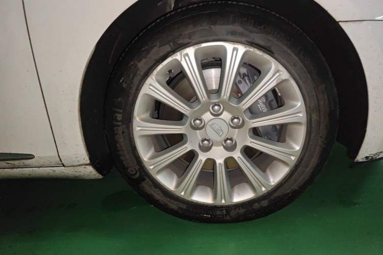 Used Cadillac XTS 2016 28T Elite Edition Right Front Wheel Hub