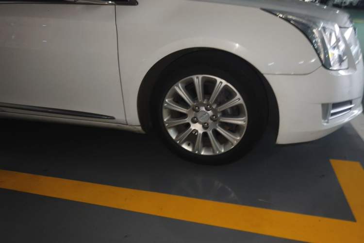 Used Cadillac XTS 2016 28T Elite Edition Right Front Wheel Hub
