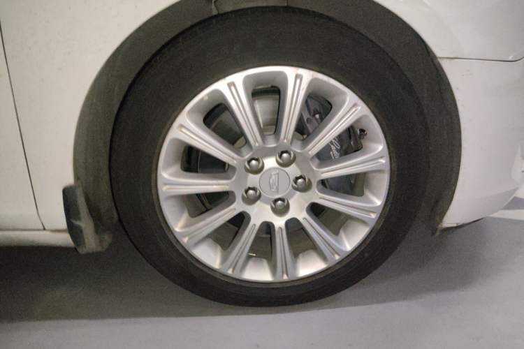 Used Cadillac XTS 2016 28T Luxury Model Right Front Wheel Hub