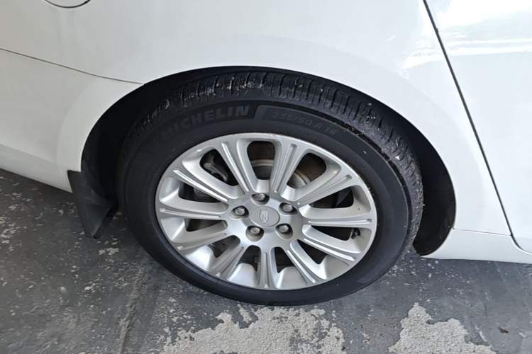 Used Cadillac XTS 2016 28T Elite Edition Right Rear Wheel Hub