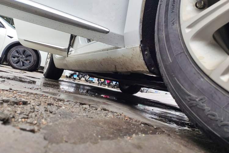 Used Cadillac XTS 2016 28T Elite Edition Right Side Sill