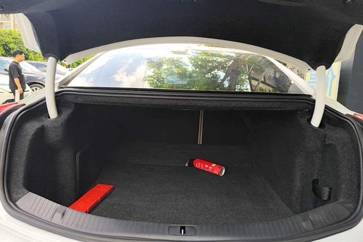 Used Cadillac XTS 2016 28T Elite Edition Trunk