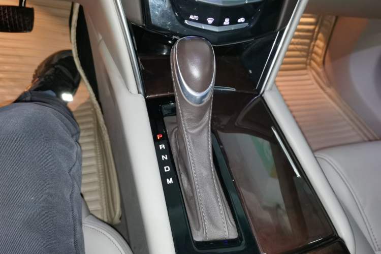 Used Cadillac XTS 2016 28T Tech Edition Gear Lever