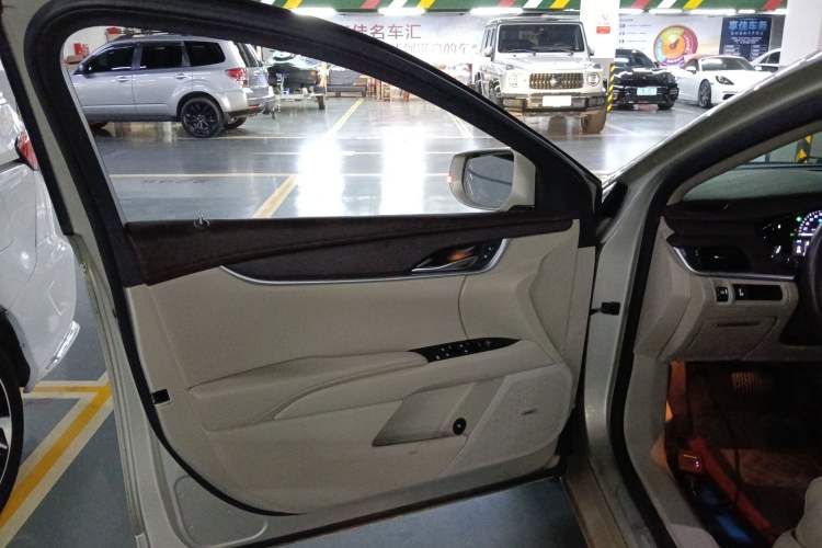 Used Cadillac XTS 2016 28T Tech Edition Left Front Door Interior