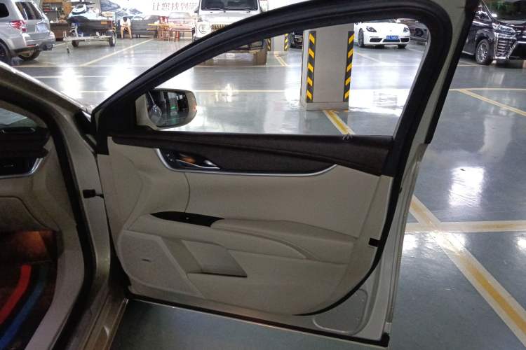 Used Cadillac XTS 2016 28T Tech Edition Right Front Door Interior