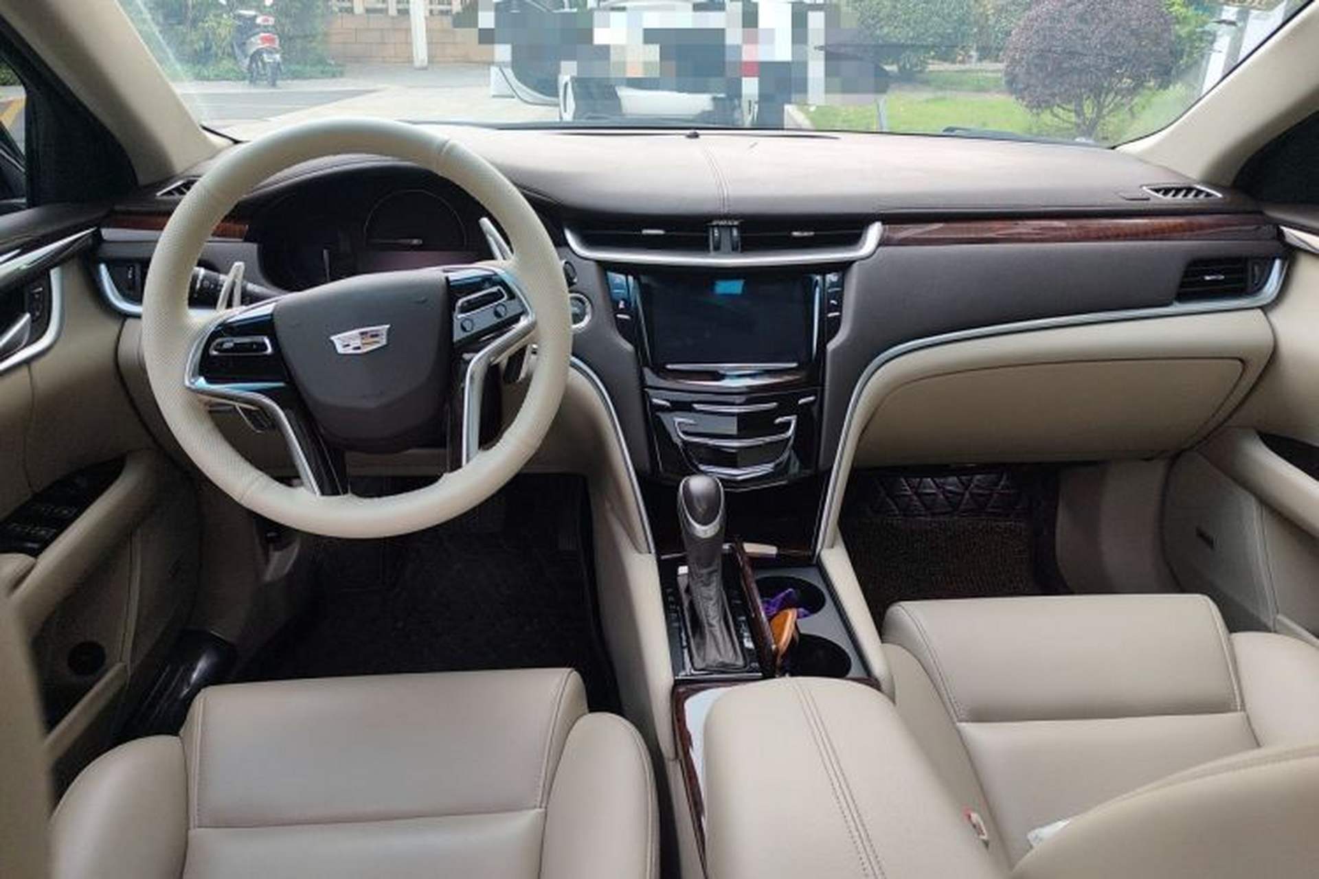 Used Cadillac XTS 2017 28T Elite Model Center Console