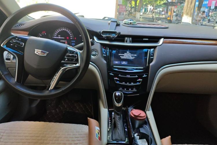 Used Cadillac XTS 2017 28T Elite Model Center Console