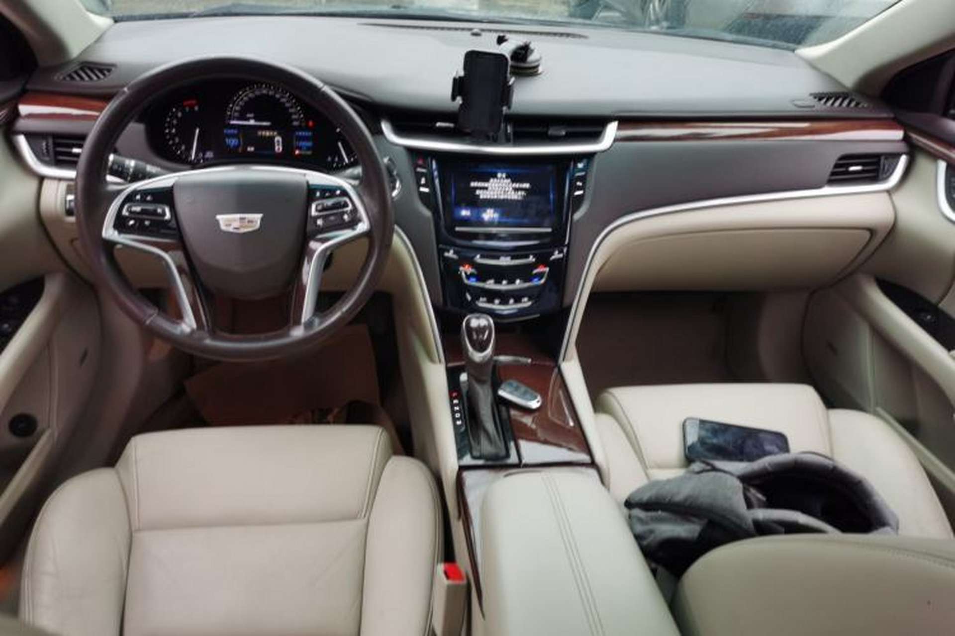 Used Cadillac XTS 2017 28T Elite Model Center Console