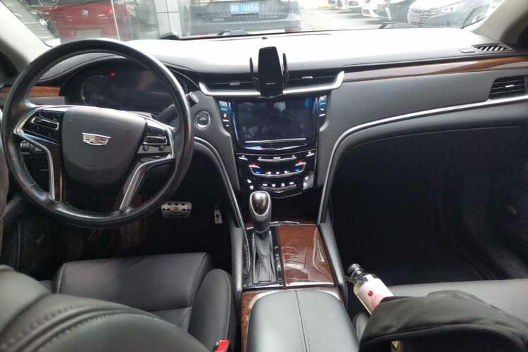 Used Cadillac XTS 2017 28T Luxury Model Center Console